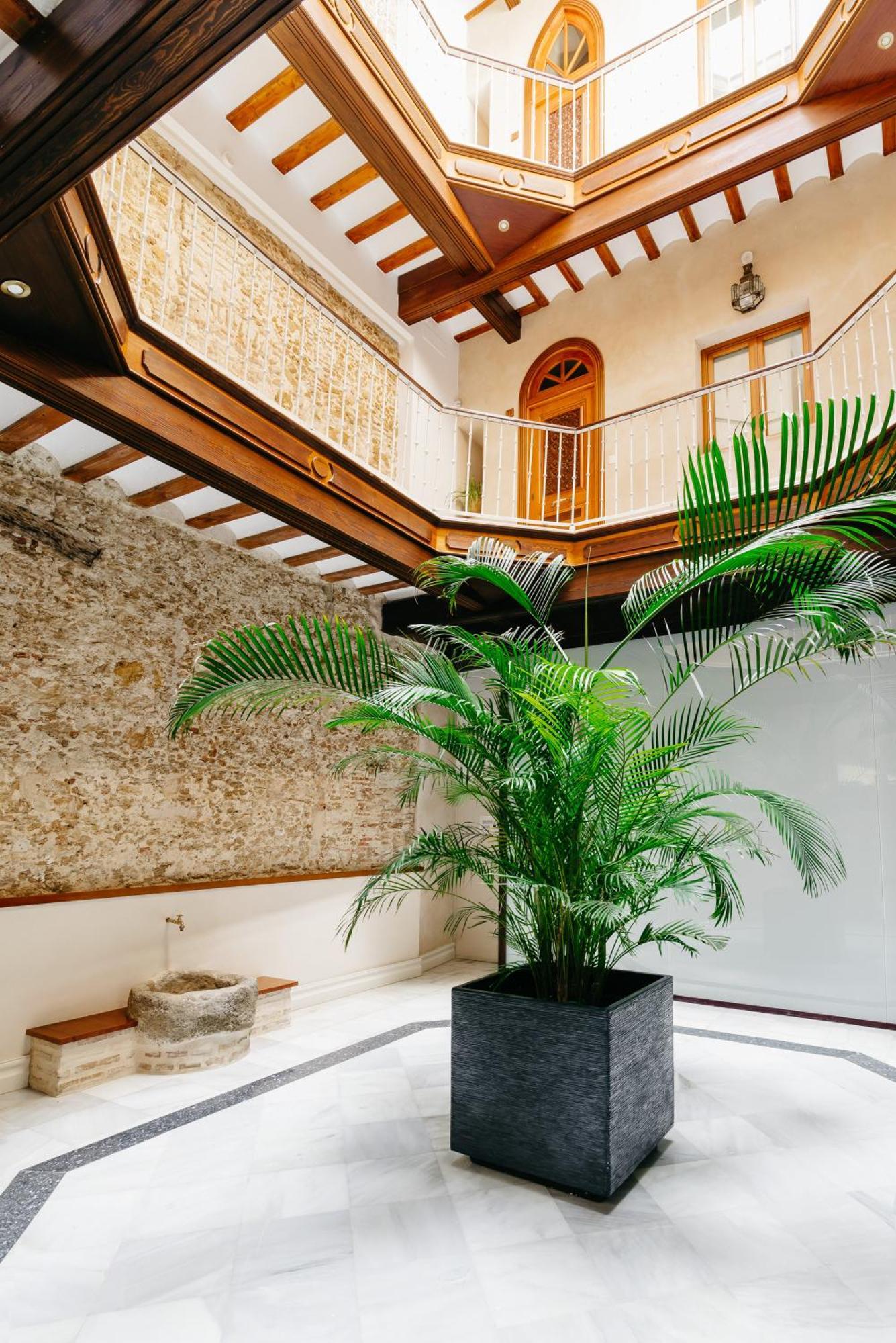 Inncadizpalacio Apolo Luaran gambar